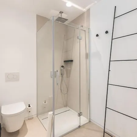 Infinity 0-8 Luxe Sea View 2b * بالم مار